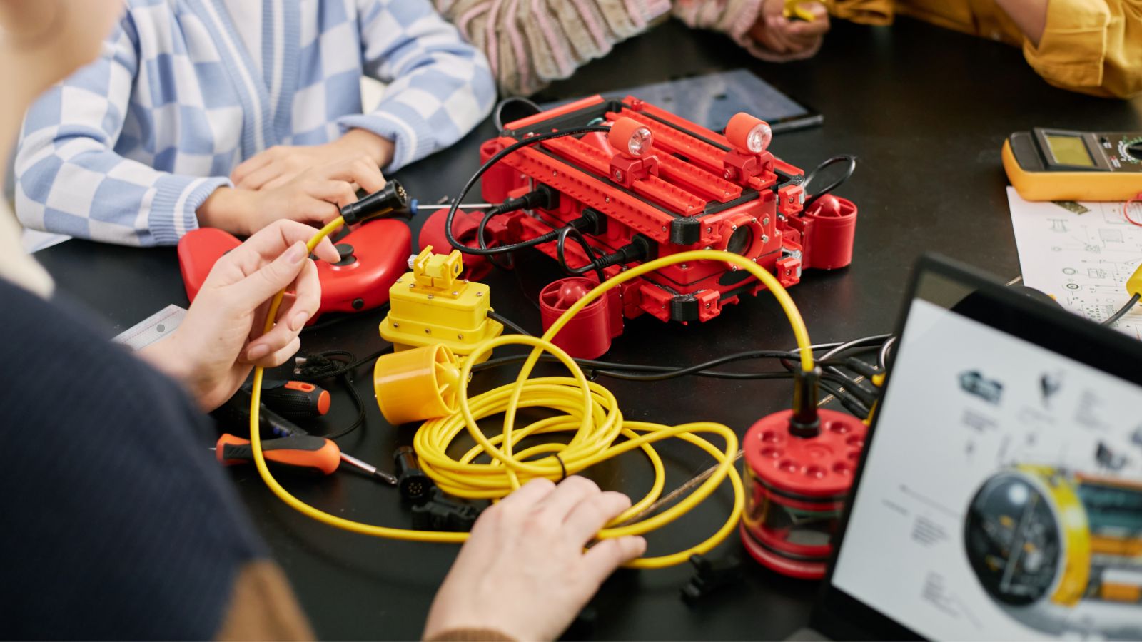 Cursuri de robotică pentru copii în București: de la 5 ani